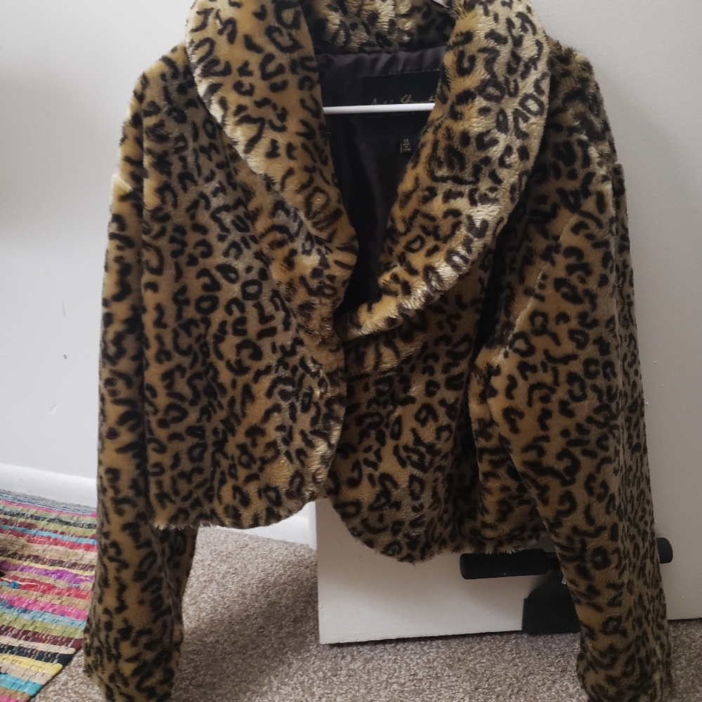 Ashley Stewart cheetah jacket siE 2x but fits as a medium im 5'6 and 150lbs